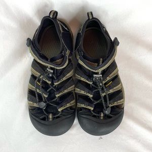 Boys Keen Sandals (Newport H2) - size 4